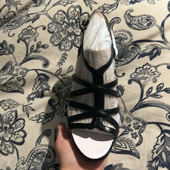 NIB Black Naturalizer Heeled Sandal - Picture 3 of 5